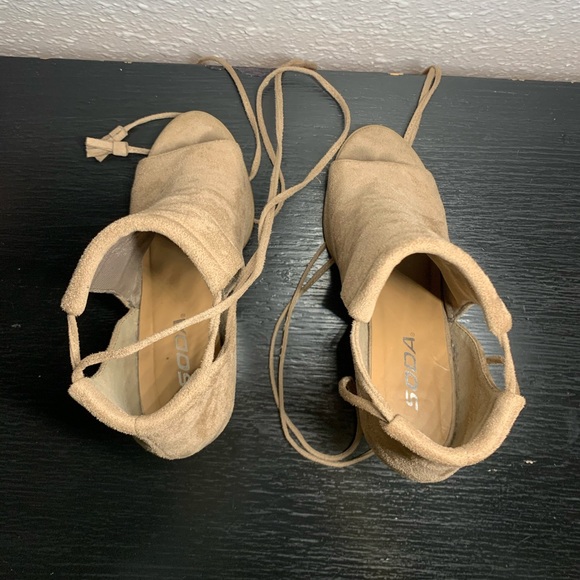 shoes - Picture 3 of 3